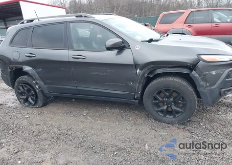2016 Jeep Cherokee Trailhawk z USA, uszkodzony, nr VIN 1C4PJMBS7GW109953
